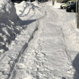 札幌の生活道路に掘れた深いワダチ